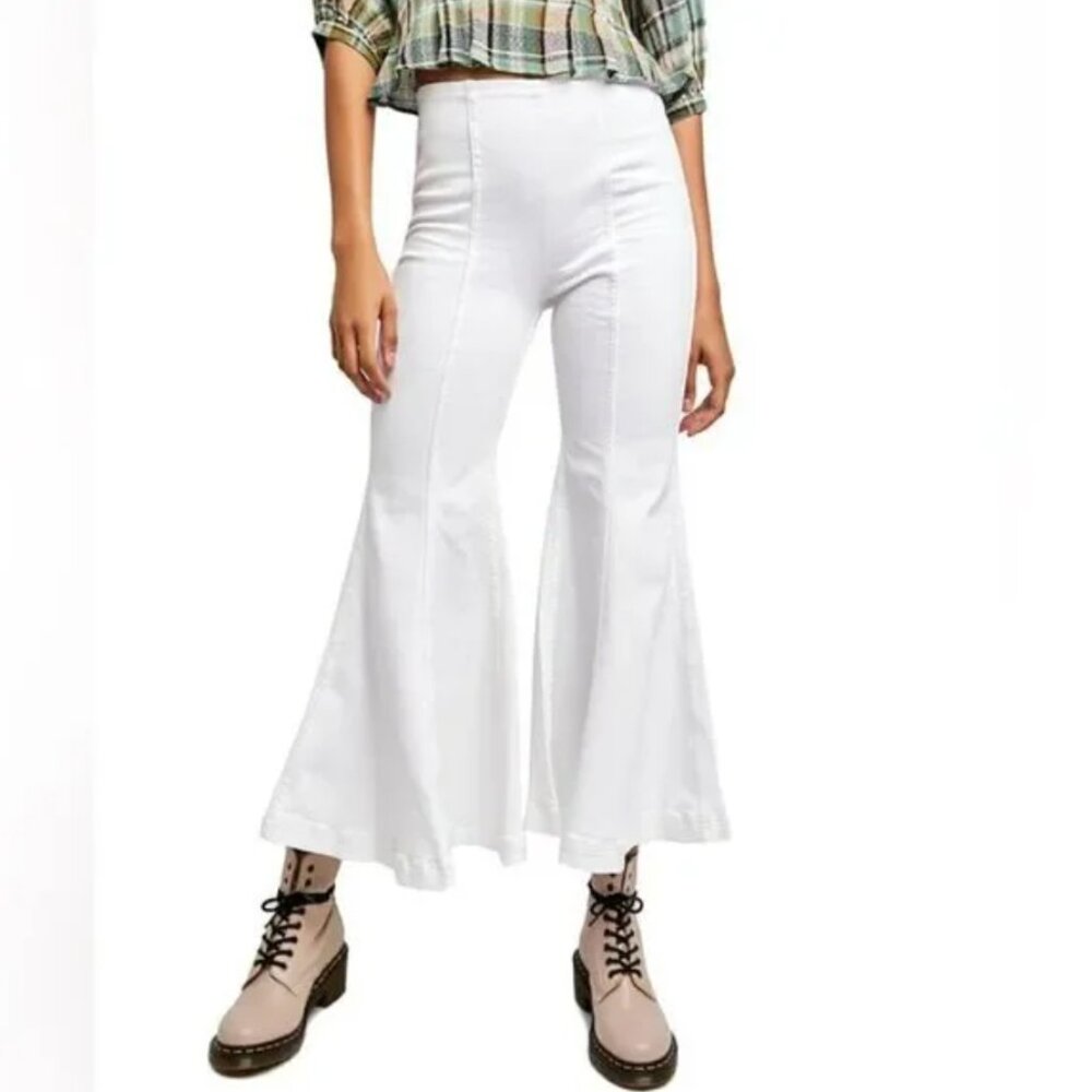 We The Free White Cha Cha Flare Pull on Cropped Denim Size 25